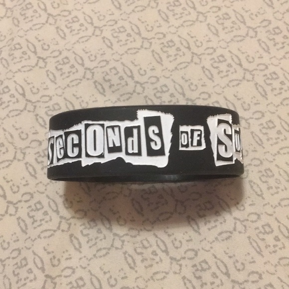5SOS Band Rubber Bracelet Purple Black White - Picture 1 of 5